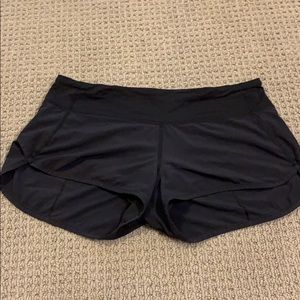 Black lulu shorts!